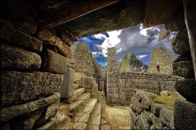 2-Day Private Short Inca Trail to Machu Picchu - Day 2 at Machu Picchu: guided focus, then a comfortable return