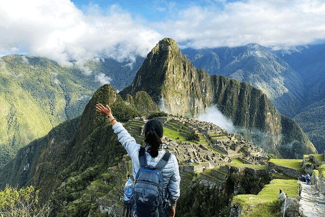 2 Day Sacred Valley and Machu Picchu Guided Tour from Cusco - Sacred Valley stops: Q’orao, Taray, Pisac, Urubamba, and Ollantaytambo