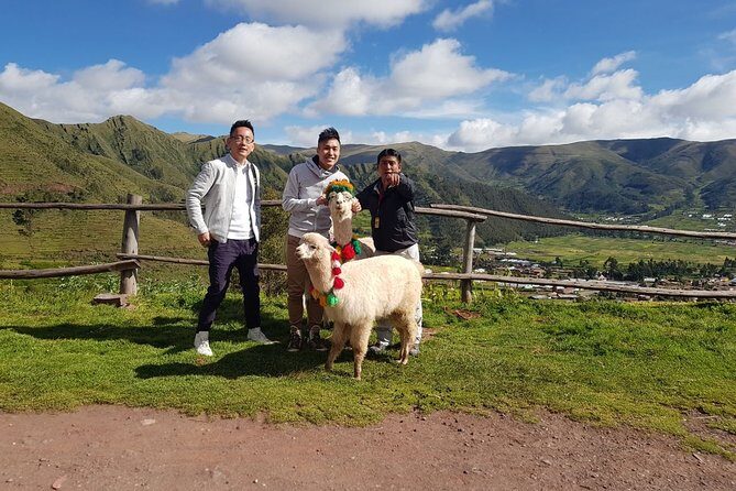 2-Day Sacred Valley & Machu Picchu Group Tour from Cusco - Guides, Pace, and Group Size You Can Actually Handle