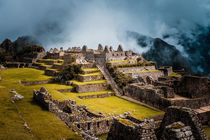 2-Day Tour: Sacred Valley and Machu Picchu by Train - Day 1: Awana Kancha Textiles, Taray Views, and the Pisac Market Energy
