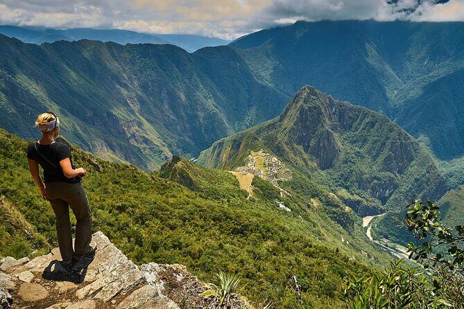 2 Days Machu Picchu Tour from Cusco - Day 1: Cusco to Aguas Calientes via the Sacred Valley train route