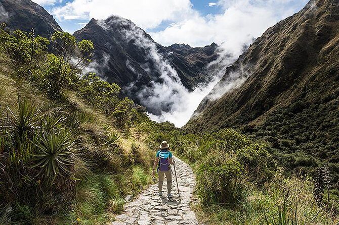 4-Day Trek to Machu Picchu Through the Inca Trail - Cusco to KM 82: Day 1 starts early, but it’s controlled