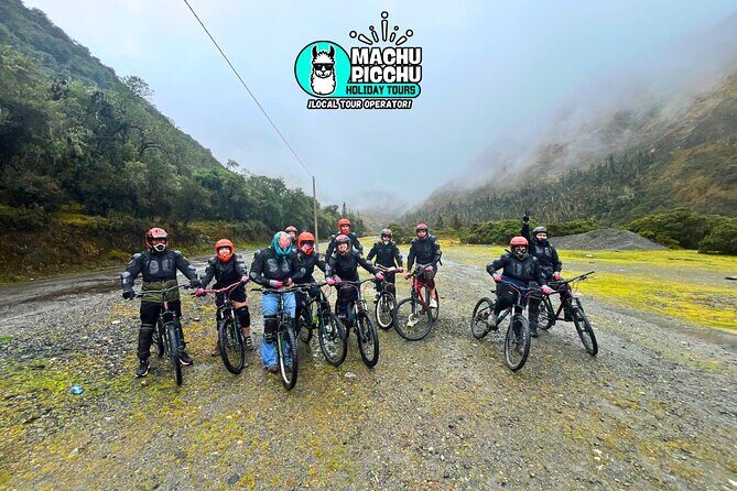 4 Days Multi-Day Tour in Inca Trail Jungle - Day 3: Zipline, Hidroeléctrica, and walking the train tracks toward Aguas Calientes