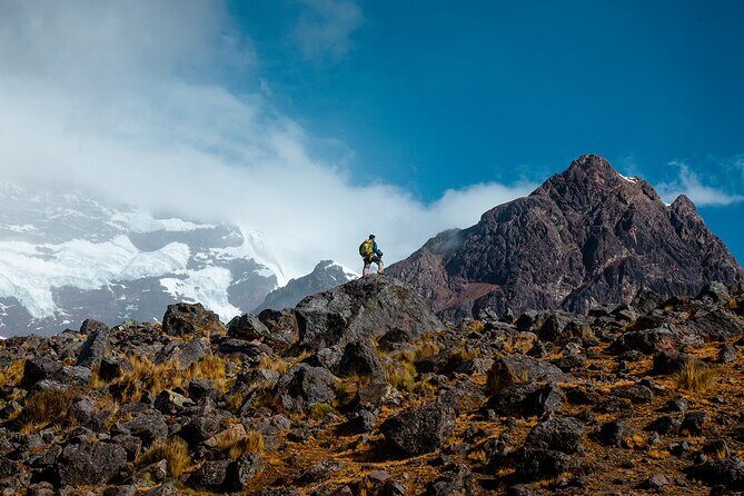 Ausangate and Rainbow Mountain Trek – 3 Days / 2 Nights - Day 1: Upis to Arapa Pass and Hatun Pucacocha (Ausangate at Your Feet)
