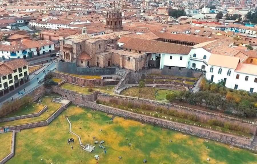 City Tour Cusco Qoricancha Sacsayhuaman y Tambomachay - Qenqo: altars, underground passages, and ritual rock forms