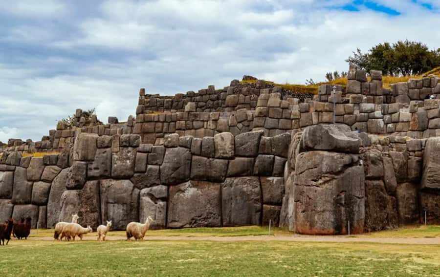 City Tour Cusco Qoricancha Sacsayhuaman y Tambomachay - Tambomachay: the Inca Baths and the water channels that still run