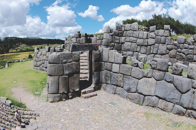 City Tour in Cusco & visit Museum South American Camelid Private. - Q’enqo: Carved Stones, Tunnels, and Ritual Energy