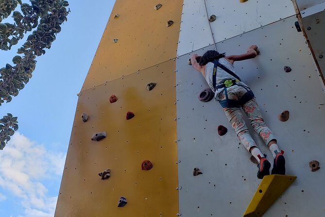 Climbing Experience in Urubamba - How the 1-hour session works: harness, shoes, chalk, and a belay partner