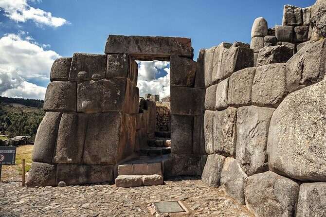 Cusco 7 days Tour in Machu Picchu, Humantay Lake and Vinicunca - Cusco orientation: Qorikancha, Sacsayhuamán, Q’enqo, and water worship