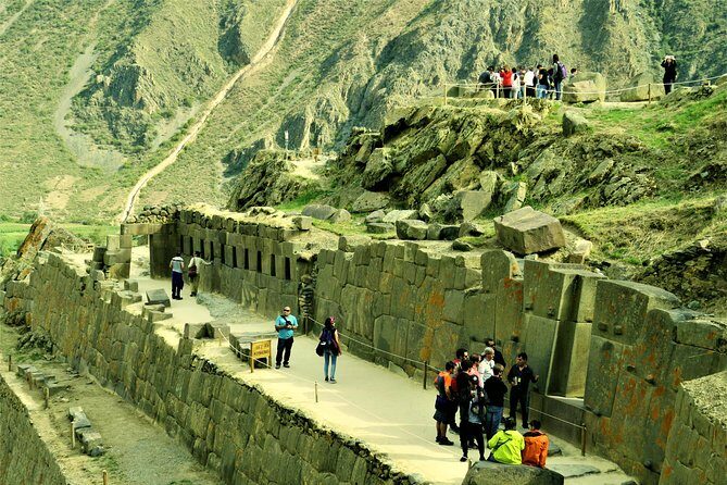 Cusco City Tour with Sacsayhuaman & Inca Sites – Small Group - Plaza de Armas: your orientation checkpoint in Cusco