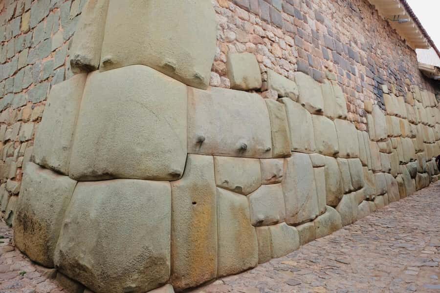 Cusco Highlights Walking Tour: History, Culture, Traditions - Sapantiana aqueduct: a quieter colonial survival story