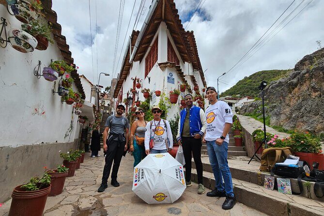 Cusco: Historic Walking Tour with Pisco Sour and Local Music - Plaza de las Nazarenas: a short stop with a payoff