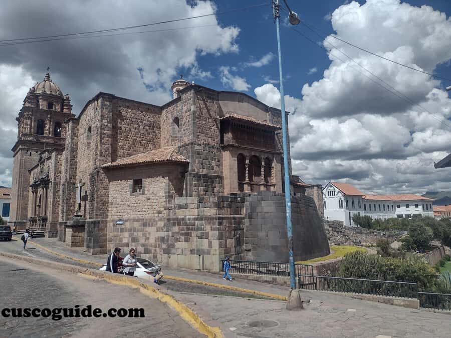 Cusco Walking Tour: Downtown, Sun Temple & San Blas Views - Cusicancha and the massive blocks that show elite urban planning