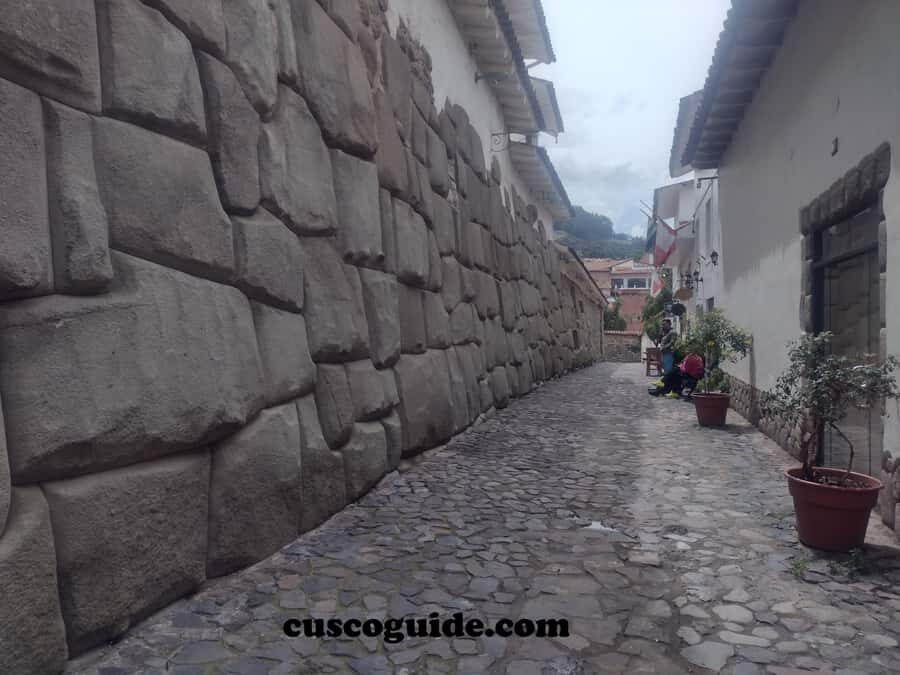 Cusco Walking Tour: Downtown, Sun Temple & San Blas Views - San Blas: cobblestones, artisan corners, and a slower kind of Cusco