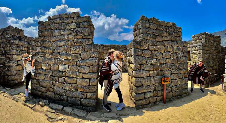 From Cusco: 1-day Machu Picchu Tour by Train - Bus Zigzags to the Gates: Tickets, IDs, and Circuit Choices