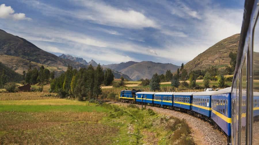 From Cusco: Machu Picchu Full-Day Guided Tour - The train to Aguas Calientes: views, a standard category, and timing risk