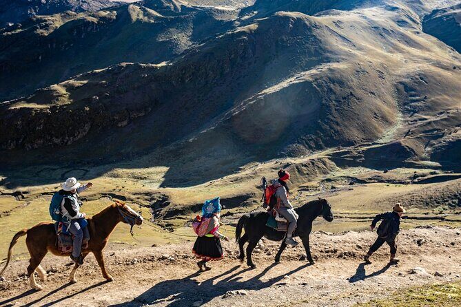 Full Day Hiking Tour in Rainbow Mountain Vinicunca Cusco - Phullawasipata to the colors: what the hike is really like