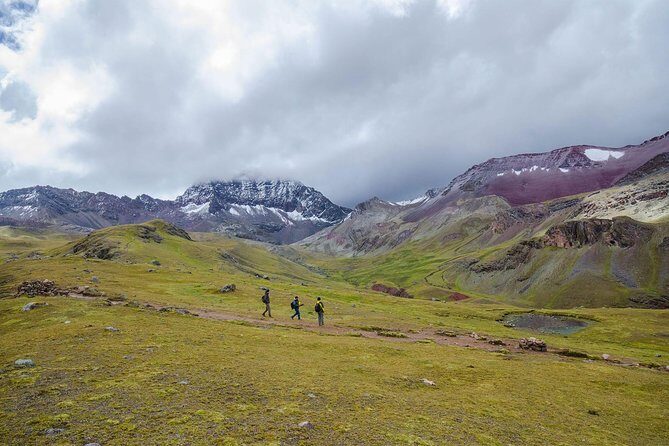 Full-Day Rainbow Mountain & Red Valley Small-Group Trek from Cusco - Chasing Vinicunca: the 3 a.m. start from Cusco