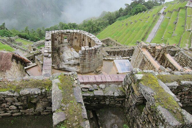 Machu Picchu Day Trip from Cusco - Small Group Tour - Aguas Calientes Shuttle Up: Getting to the Entrance With a Guide