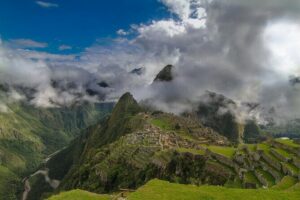 Machu Picchu Day Trip from Cuzco - Aguas Calientes: the lunch break and the pressure release