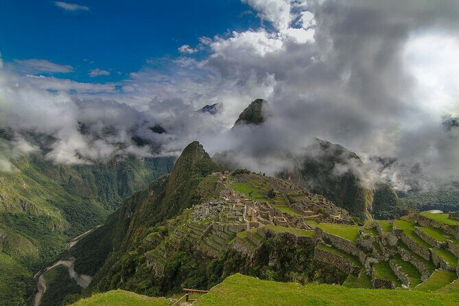 Machu Picchu Day Trip from Cuzco - Aguas Calientes: the lunch break and the pressure release