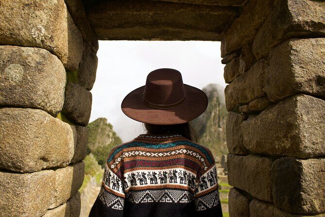 Machu Picchu Full-Day Tour by Train from Cusco - Small Group - Aguas Calientes: quick transition, real food options