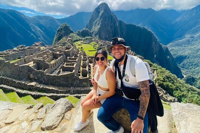 Machu picchu one day by train all included - The Ollantaytambo Train to Aguas Calientes