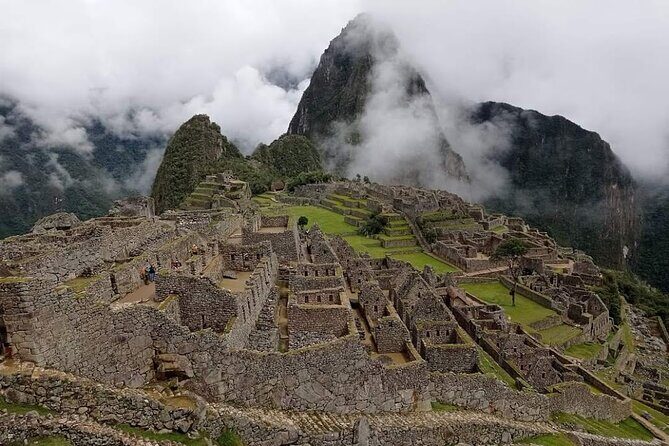 Machu Picchu Private Day Trip from Cusco - Cusco to Aguas Calientes: the train ride that sets the tone