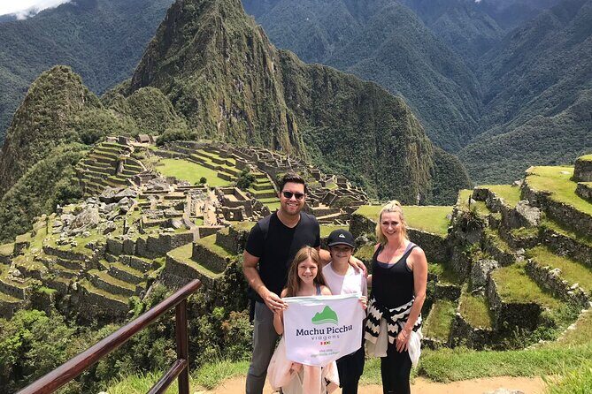 Machu Picchu & Sacred Valley 2-Day Tour - Ollantaytambo: cobbled streets, Inca drainage, and a resistance story