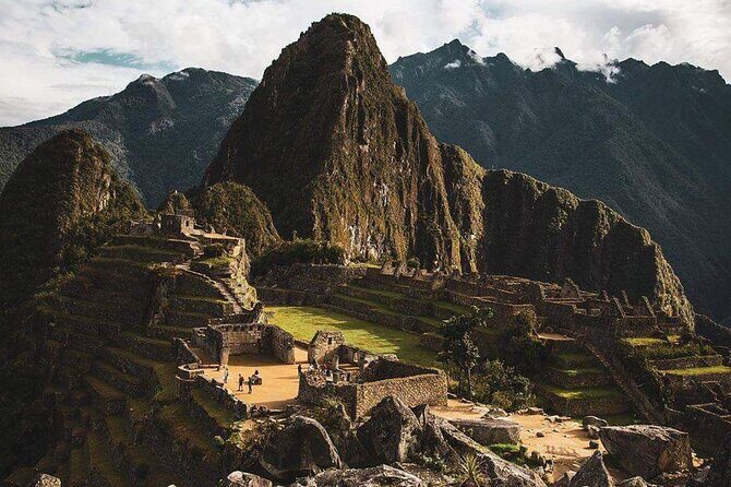 Machu Picchu Tour By Train (2 Days) - What the guided tour really does for you