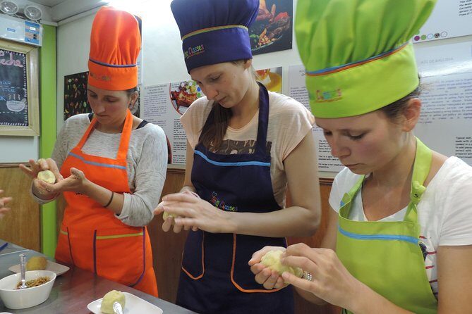 Market-to-Table Peruvian Cooking Class and Cocktail in Cusco - Small group size: why max 10 travelers matters