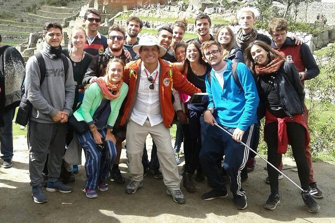 Private Tour Guide in Machupicchu from Aguas Calientes. - From Aguas Calientes to the Gate: a guided start that reduces stress