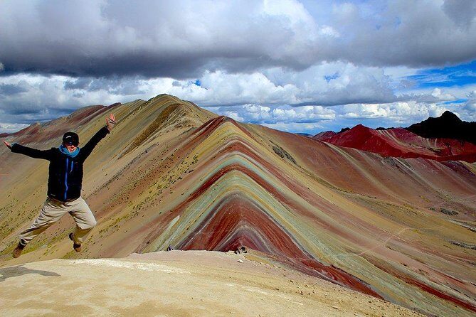 Rainbow Mountain Day Trip from Cusco: Vinicunca Hiking Tour - Ausangate views and the “good moment” after the summit