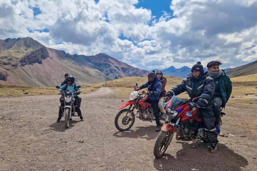 Rainbow Mountain Easy Tour – No Hiking or Driving Needed - Morning logistics: the 4:00 a.m. Cusco pickup and the long ride out