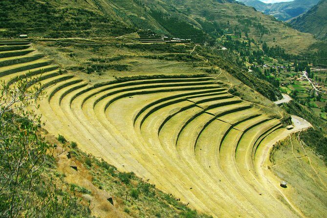 Sacred Valley full Day Tour - all inclusive - First stop: Manos De La Comunidad alpacas, weaving, and Mirador Taray views