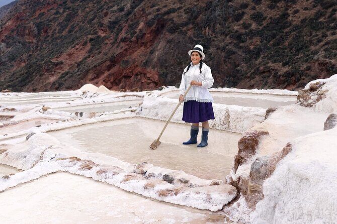 Sacred Valley Tour Vip Chinchero Ollantaytambo and Pisac - Urubamba lunch: buffet break with music and mountain views