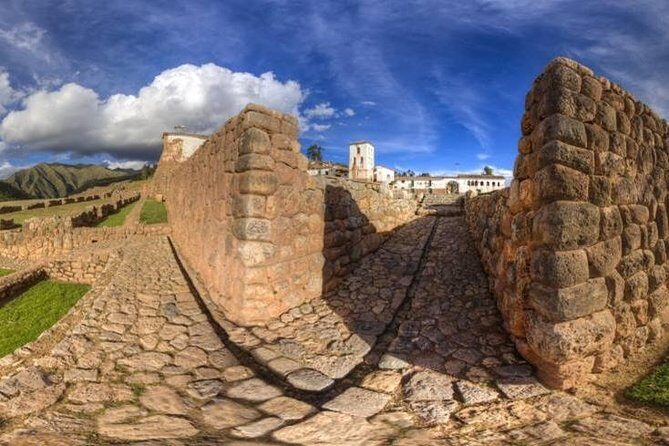 Sacred Valley with Peru Vip : Pisac, Ollantaytambo and Chinchero - Lunch in the Sacred Valley: fueling for altitude and stairs