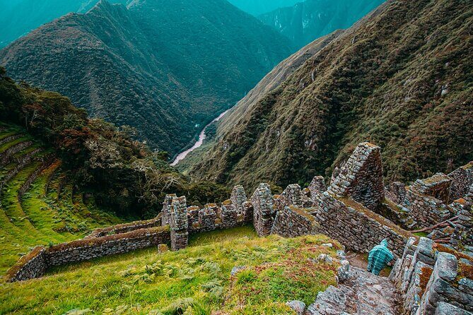 Short Inca Trail to Machu Picchu – 2 Days / 1 Night - Reaching the Sun Gate (Inti Punku): first Machu Picchu views