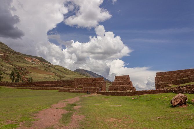 Sightseeing Bus Tour from Cusco to Puno with Buffet Lunch - Sicuani Lunch at Pascana: Buffet Variety and Coca Tea