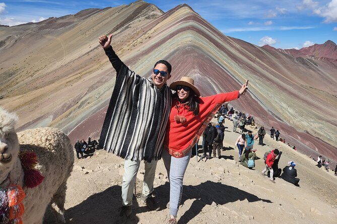 Vinincunca Rainbow Mountain Tour and optional visit to Red Valley. - The climb to 4,800 m and the 3 km walk to the viewpoint